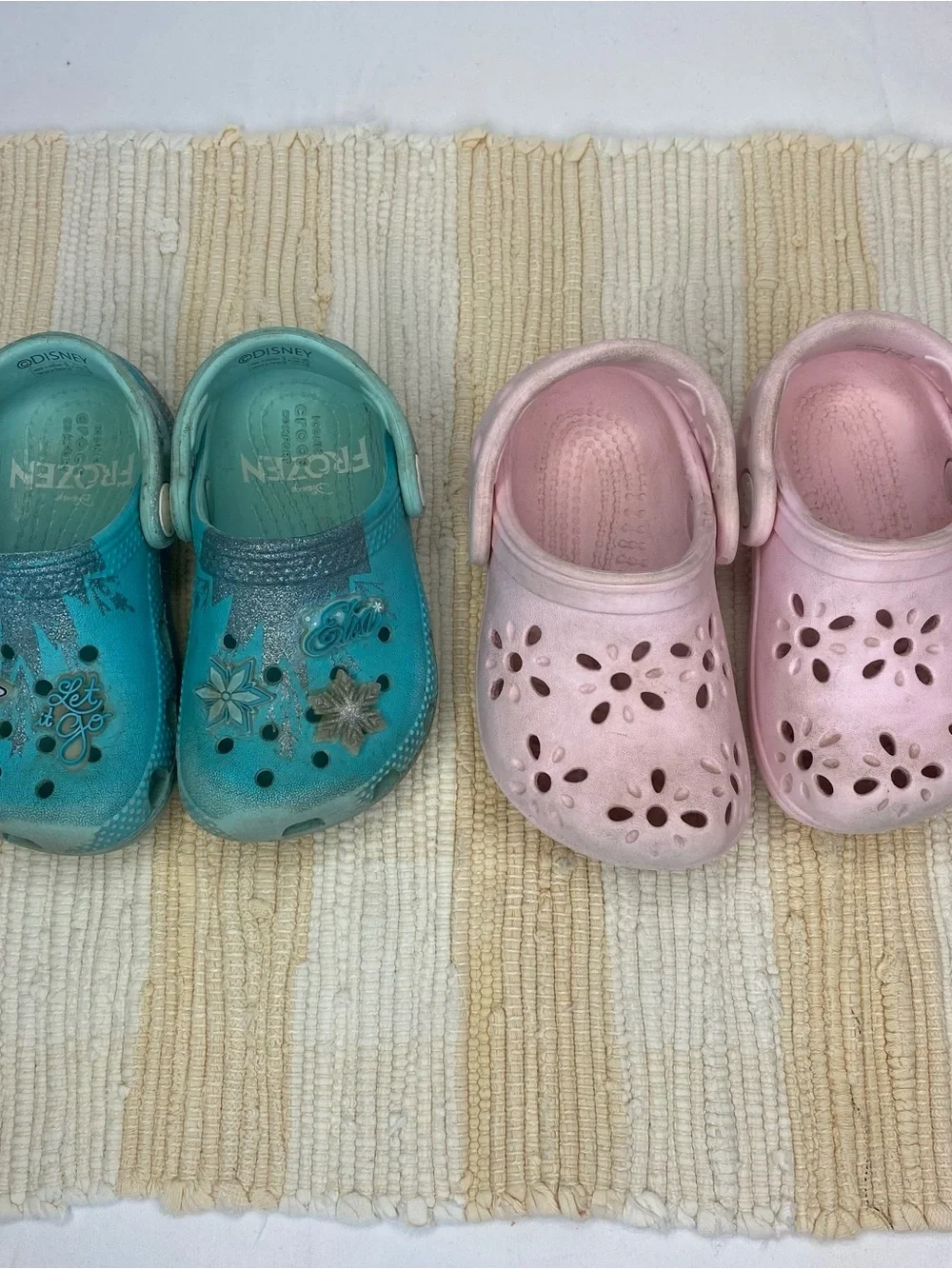 CROCS 2 PAIR DISNEY FROZEN & PINK SIZE TODDLER 6 PLAYWEAR WEEKEND WELL USED